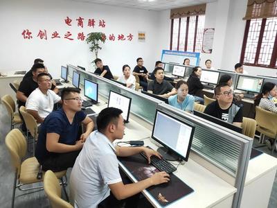 沭陽 電商扶貧驛站成為花木電商“孵化器”與電子商務(wù)技術(shù)服務(wù)新引擎
